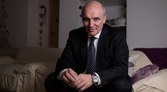 José Luis Espert: “Lo de Carrió es todo fuera de lugar”