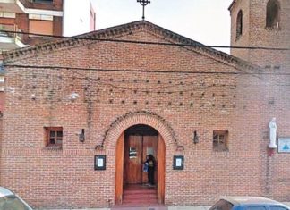 El Obispo de Avellaneda se cruzó con una madre del jardín de los insultos