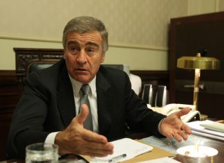 “La oposición está detrás de estos vídeos para causar dolor en las familias, muchos de ellos ocupan una banca en el Congreso”