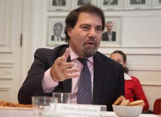 En Los Apuntes del Día, “la mosca en la sopa” por Claudio Zuchovicki
