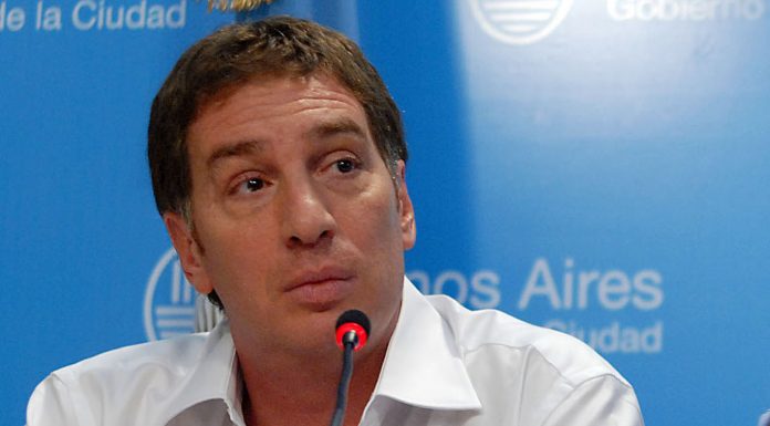 Diego Santilli confirmó que se implementarán las pistolas Taser en los subtes