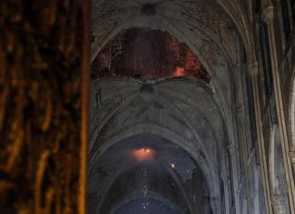 “Notre Dame es el centro simbólico de París. No cabe duda que será reconstruida”