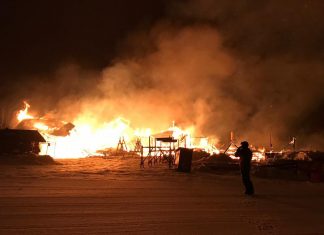 Se incendió una emblemática confitería en el cerro Chapelco