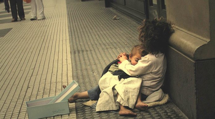 El conmovedor relato de una familia que vive en las calles de la Ciudad