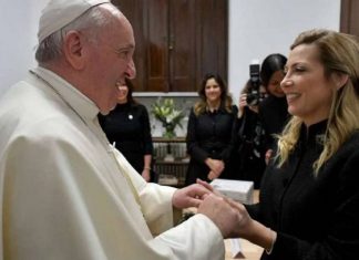 El Papa Francisco recibió a Fabiola Yáñez