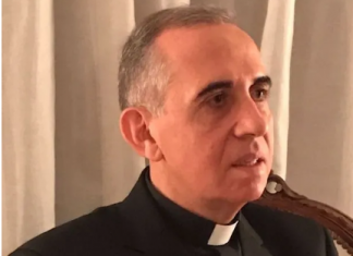 Padre Manolo Fernández en #ElPasedelas10: “En una sociedad de caudillos prepotentes, el desprendimiento es clave”