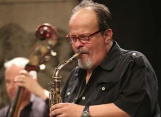 Coronavirus: falleció el saxofonista Marcelo Peralta en Madrid, donde vivía.