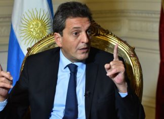 La dura reacción de dos importantes economistas al anuncio de Sergio Massa para frenar el dólar
