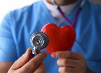 Escándalo por médicos extranjeros que ejercen sin la validación de sus títulos