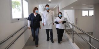 La Plata: un hospital desarrolló un protocolo para que pacientes con Covid-19 no mueran solos