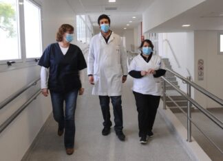 La Plata: un hospital desarrolló un protocolo para que pacientes con Covid-19 no mueran solos