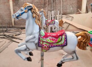 Calesitero vende los caballos para subsistir: “Me fundí en el 89 y 2001, pero nunca me privaron de trabajar”