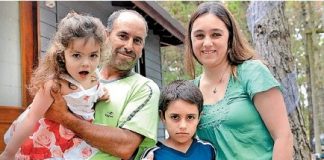 El desesperado pedido de una familia para que su hija reciba la medicación que necesita para seguir viviendo