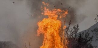 “El diablo de fuego”: la foto que se viralizó de los incendios en Córdoba