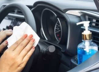 ¿Es riesgoso tener el alcohol en gel en el auto?