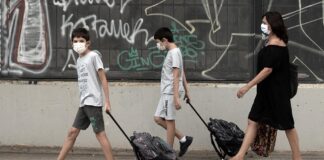 España, luego de un mes de clases: “El porcentaje de contagios es bajo en los colegios”