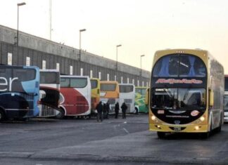 Regresan los micros de media y larga distancia para trabajadores esenciales