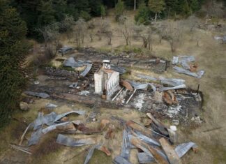 Una agrupación Mapuche destruyó la futura Escuela de Guardaparques en Villa Mascardi