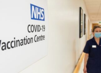Reino Unido comenzó a vacunar masivamente contra el coronavirus