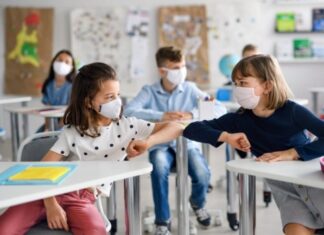 Enrique Bassat: “En España no hubo evidencia de brotes de coronavirus generados por niños en las escuelas”