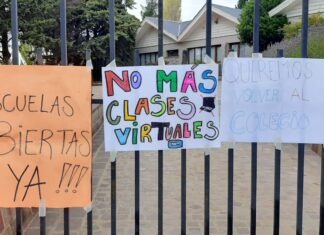 Calafate: fuerte reclamo frente a la casa de Cristina Kirchner para que regresen las clases