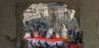 Histórica visita del Papa a Irak: “Fue muy emocionante verlo caminar en medio de los escombros”