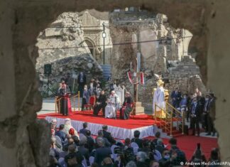 Histórica visita del Papa a Irak: “Fue muy emocionante verlo caminar en medio de los escombros”