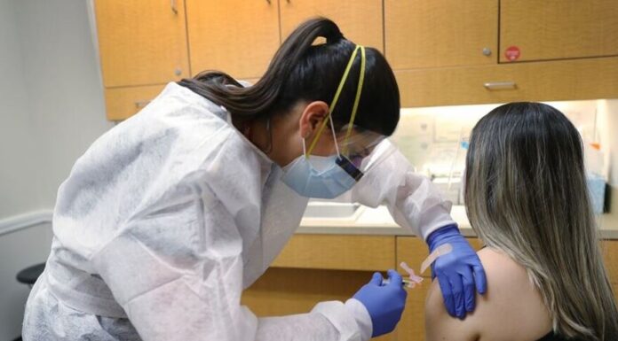 Escándalo en Gualeguaychú: denuncian vacunación VIP de funcionarios