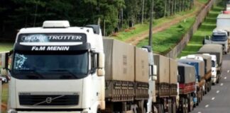 Camioneros bloquea Paso de los Libres en la frontera con Brasil