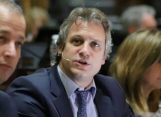 Felipe Miguel: “Si entraran más vacunas, podríamos aplicar hasta 40 mil dosis por día en la Ciudad”