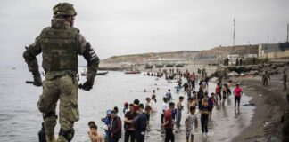 España: masiva llegada de personas que escaparon desde Marruecos