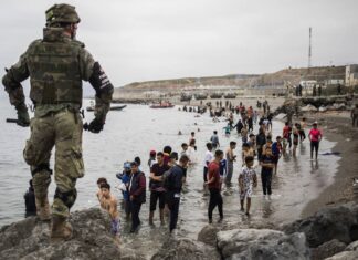 España: masiva llegada de personas que escaparon desde Marruecos