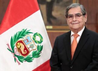 El ministro de Salud de Perú negó haber entregado recursos naturales a cambio de la vacuna de Pfizer