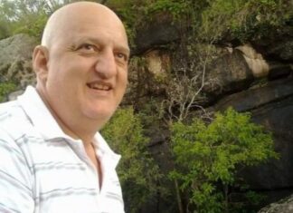 Era médico, esperó durante tres meses y medio por la segunda dosis de la vacuna, y falleció por covid