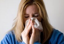 El Ministerio de Salud incluye a la rinitis y a la congestión nasal como síntomas sospechosos de covid