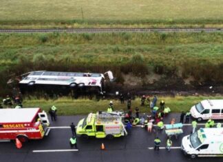 El testimonio de una pasajera del micro que volcó en Ruta 2: “Parece que el chofer se quedó dormido”