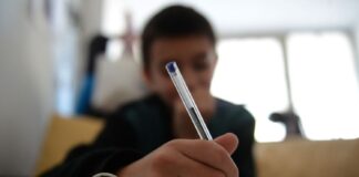 Aprobó el examen, cursó medio año de tercer grado y ahora lo obligan a repetir de curso