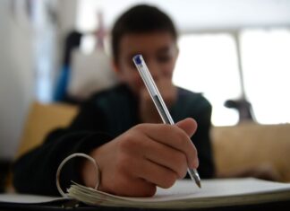 Aprobó el examen, cursó medio año de tercer grado y ahora lo obligan a repetir de curso