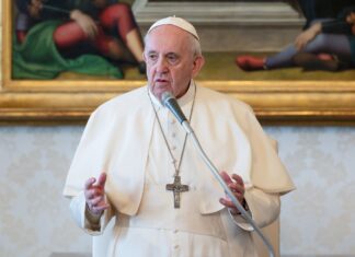 Elisabetta Piqué, sobre los rumores de renuncia del papa: “No se vislumbra en absoluto esa posibilidad”