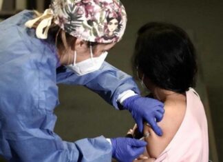 Coronavirus: comenzó la vacunación en adolescentes con factores de riesgo