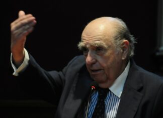 Sanguinetti: “Veo a Alberto como un malabarista chino que va moviendo los platitos de un lado al otro”