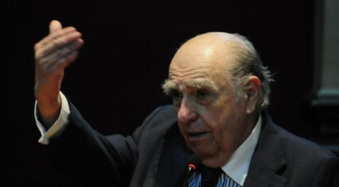 Sanguinetti: “Veo a Alberto como un malabarista chino que va moviendo los platitos de un lado al otro”