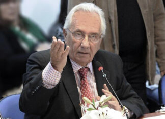 Héctor Recalde: “No creo que Alberto deje de ser peronista porque no cantó la marcha”