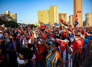 Ciudadanos cubanos se preparan para la marcha del 15-N