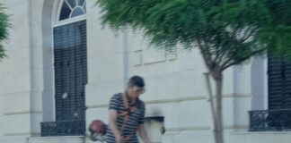 El intendente de Saavedra salió a cortar el pasto y a juntar la basura en el municipio