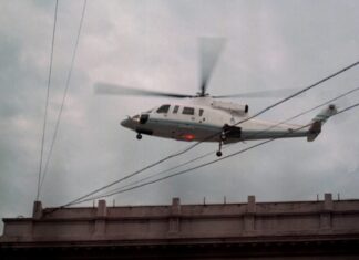 El piloto del helicóptero que evacuó a De la Rúa: “La única alternativa fue la del techo de la Casa Rosada”
