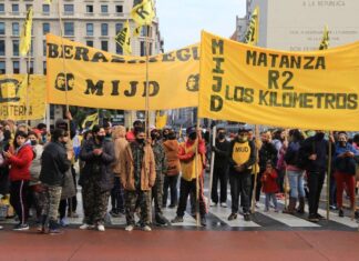 Incidentes entre manifestantes del MIJD y la Policía en la 9 de Julio