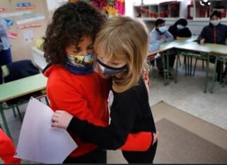Niños ucranianos comienzan a escolarizarse en los colegios españoles: “Lo que importa es que sonrían”