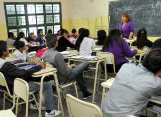 En Argentina solo el 14% de los estudiantes en situación de pobreza rinde bien en la escuela secundaria