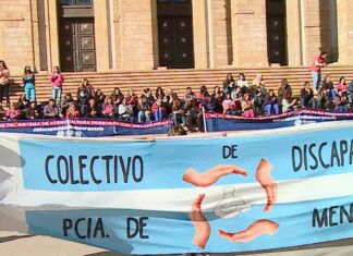 El relato de la madre de Mayte, una joven con discapacidad motriz: “Están atentando contra la vida del 10% de la población argentina”